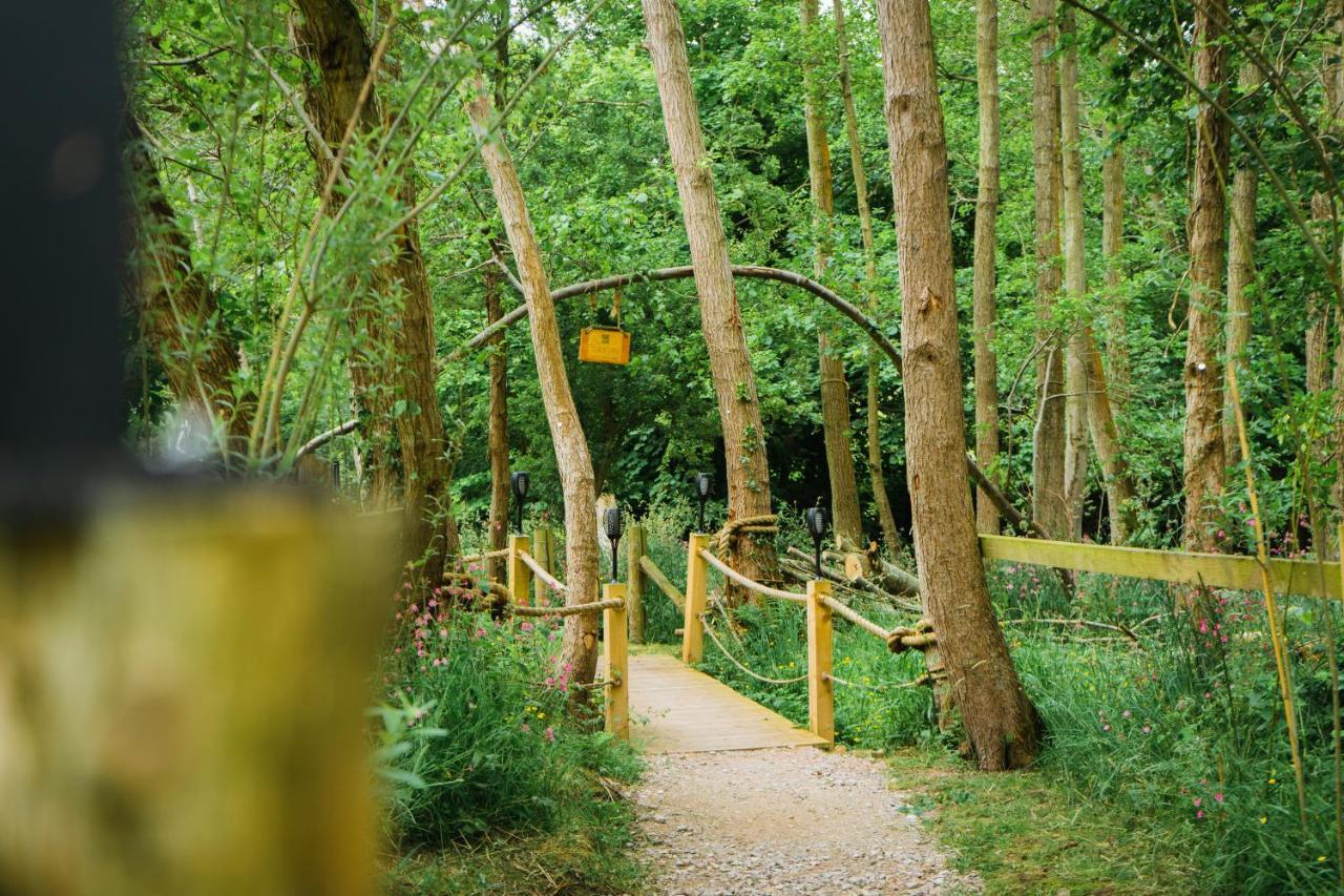 Emlyn'S Coppice - Luxury Woodland Glamping Villa Holywell  Dış mekan fotoğraf